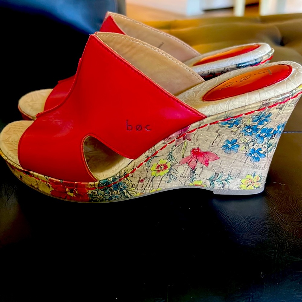 Womens boc flower red wedges size 8